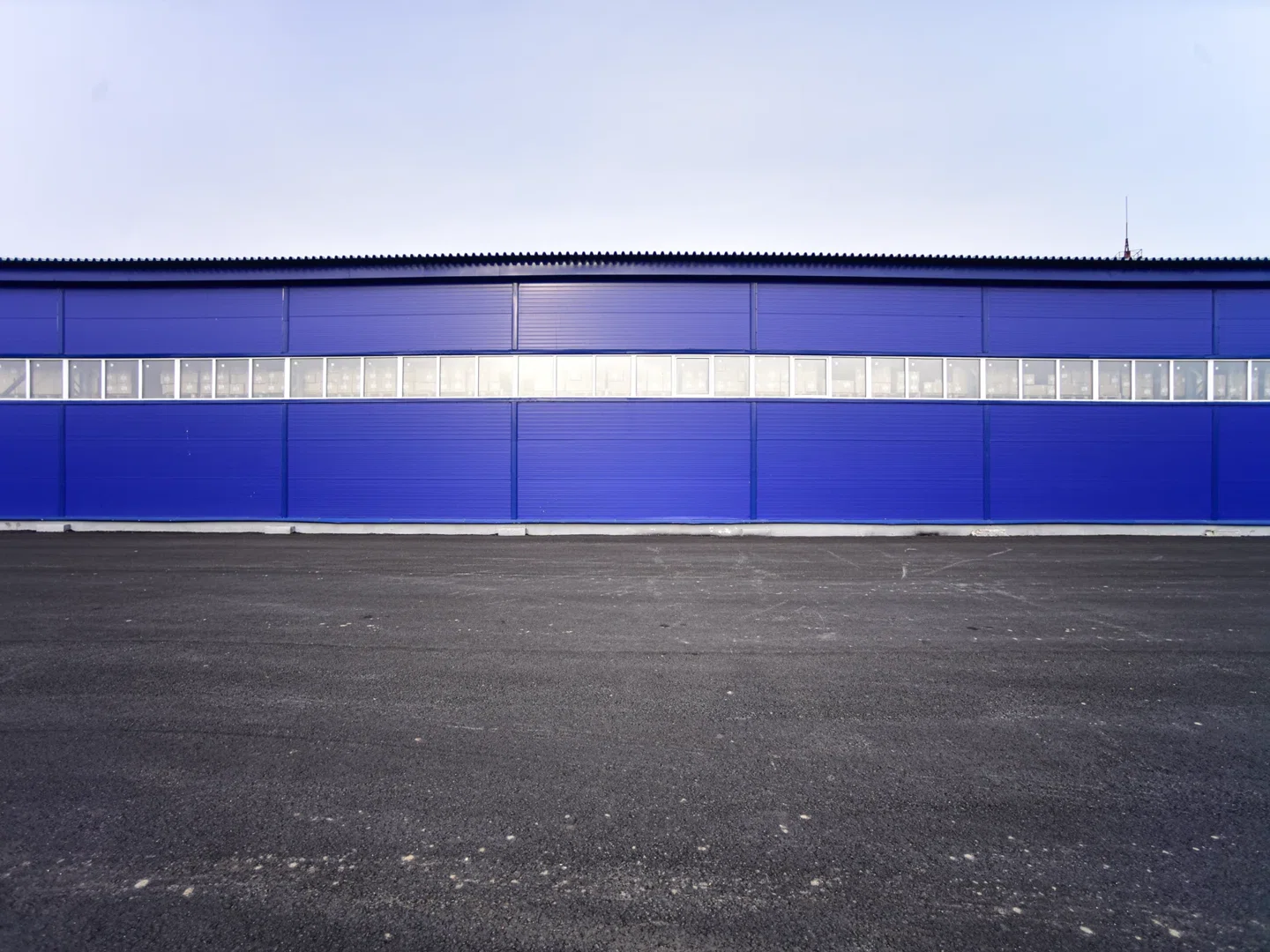 Новый офис и склад с парковкой под супермаркет продают в Кургане