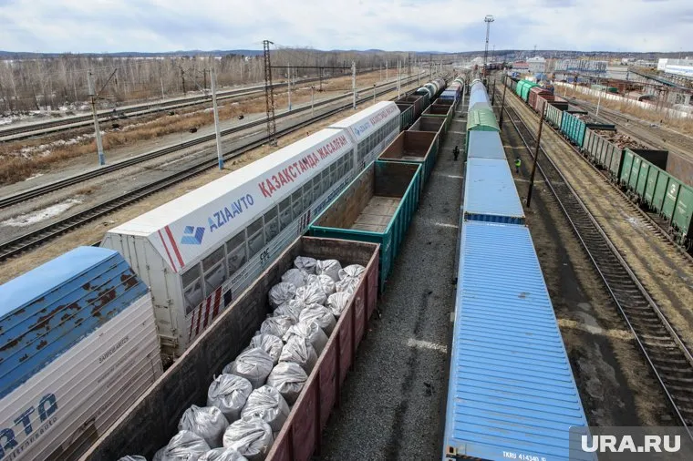 Грузы поставляют через Казахстан