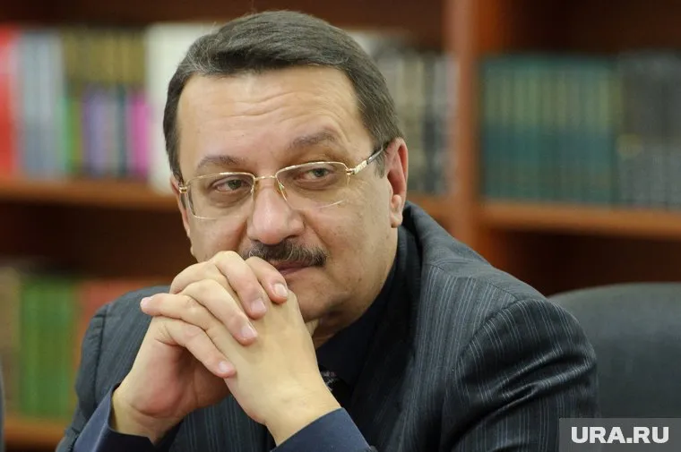 Эдуард Коридоров, кажется, не раз пожалел, что около года назад занял крупную сумму Андрею Перле