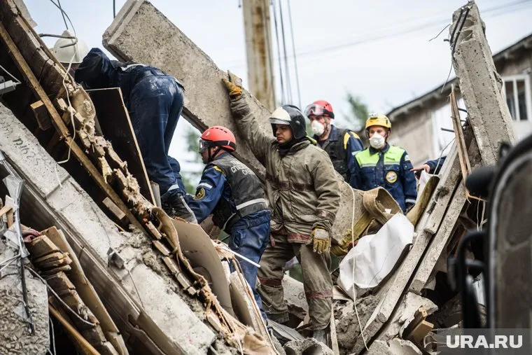 Спасатели нашли под завалами тело еще одного погибшего 