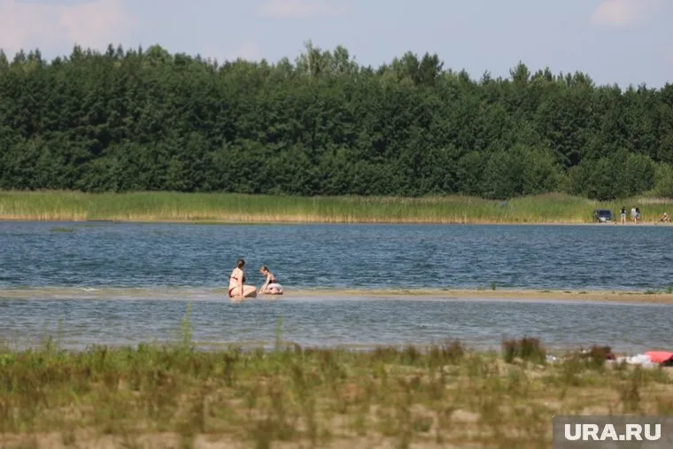 Водоем с глиной находится у пляжа озера Горькое-Узково (архивное фото)