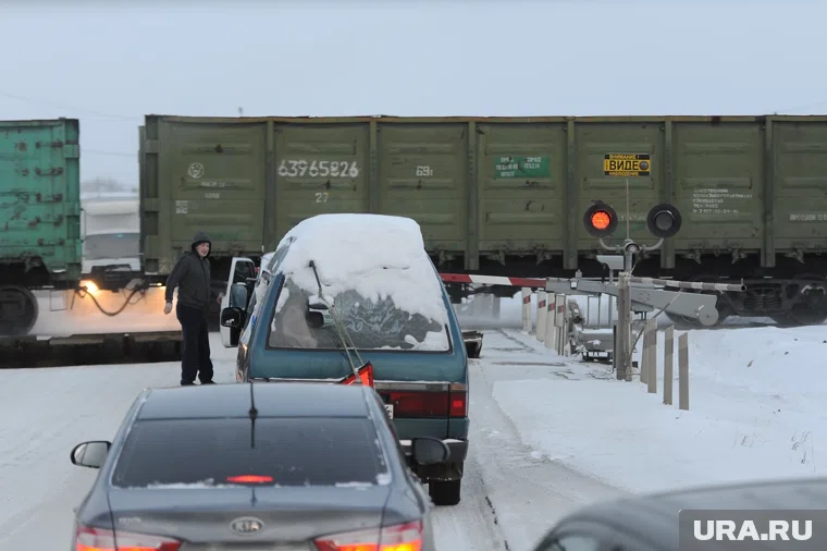 Перед переездом перенесут светофор и отремонтируют ворота (архивное фото)