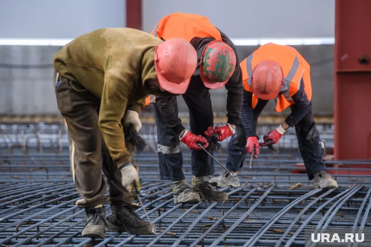 Строителям в Челябинской области в среднем готовы платить по 116 тысяч рублей