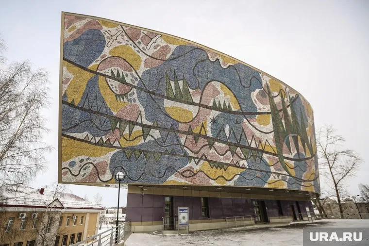 В галерее Райшева откроется выставка картин, написанных нефтью и соком ягод