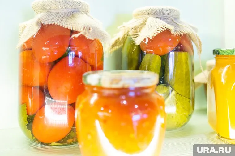 Подорожали три основных компонента - сахар, соль и уксус