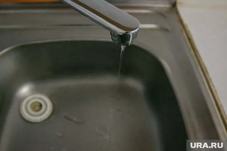 Чтобы набрать чайник, требуется 10-12 минут