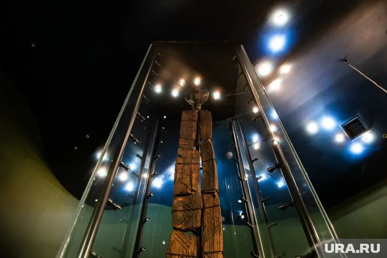 Шигирский идол — древнейшая в мире сохранившаяся деревянная скульптура