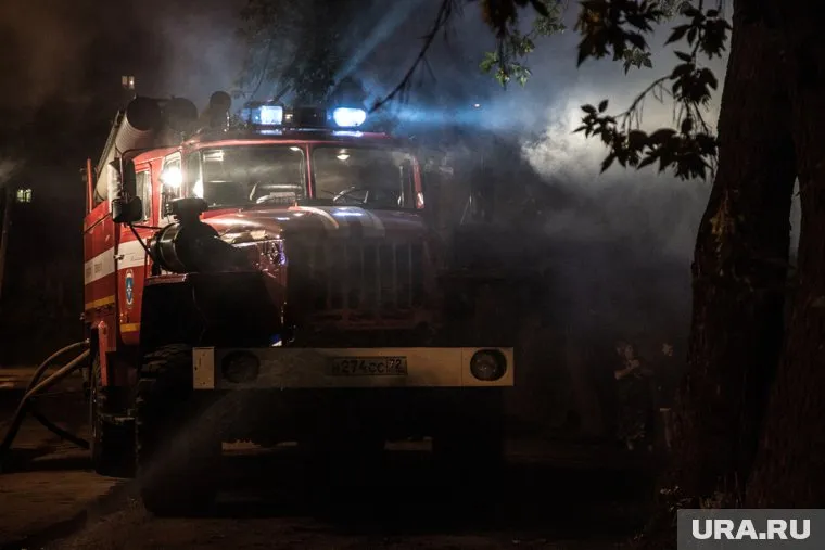 На месте работают 14 единиц пожарной техники и 42 человека личного состава, уточнил Владимир Пургин