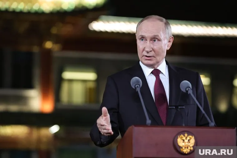 Путин завершил свою поездку в Китай