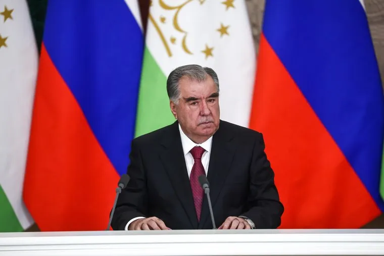 Владимир Путин и Эмомали Рахмон на встрече в Кремле. Москва