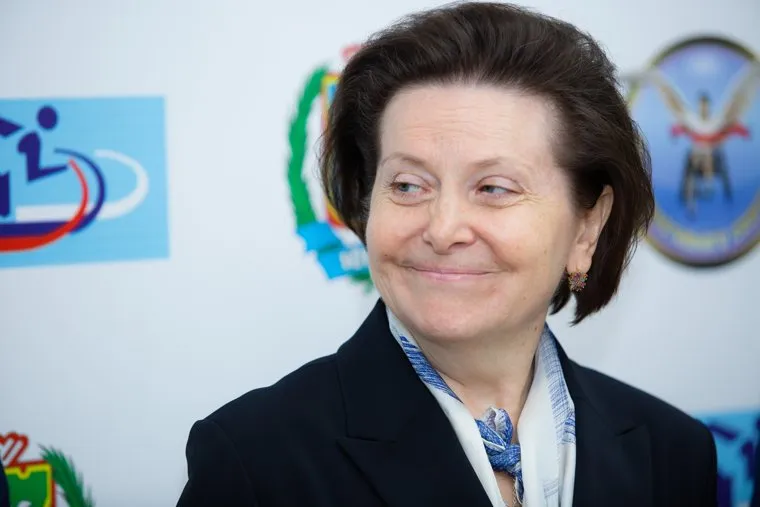 Экскурсия по объекту Центр адаптивного спорта, торжественная церемония чествования спортсменов XXXIII Сурдлимпийских игр. Сургут, губернатор хмао, комарова наталья улыбается