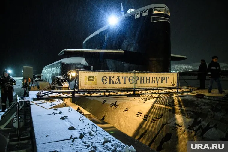 Атомный подводный крейсер К-84 «Екатеринбург» проекта «Дельфин» у причала на базе в Гаджиево.