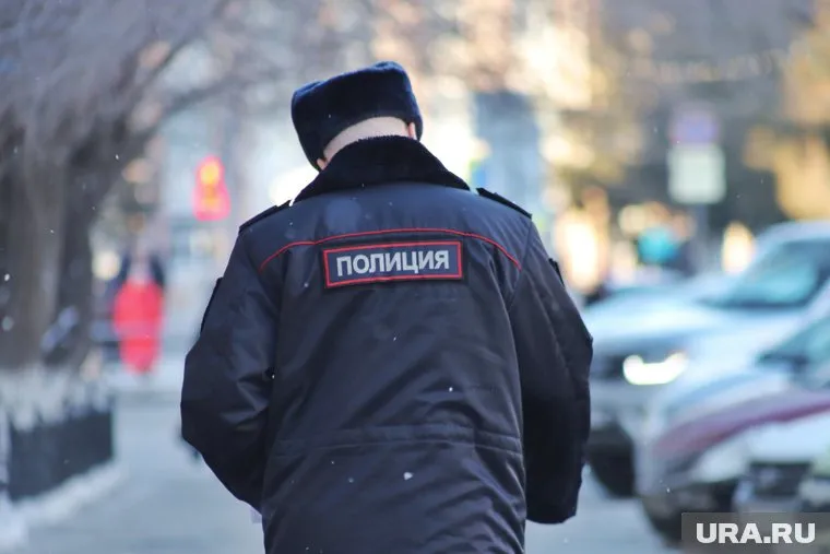 Свердловский полицейский брал деньги, обещая остановить расследование грабежа