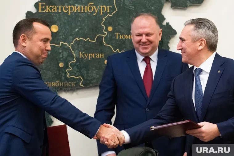 Ранее губернаторы Тюменской и Курганской областей Александр Моор и Вадим Шумково договорились о субсидии в 400 млн рублей.