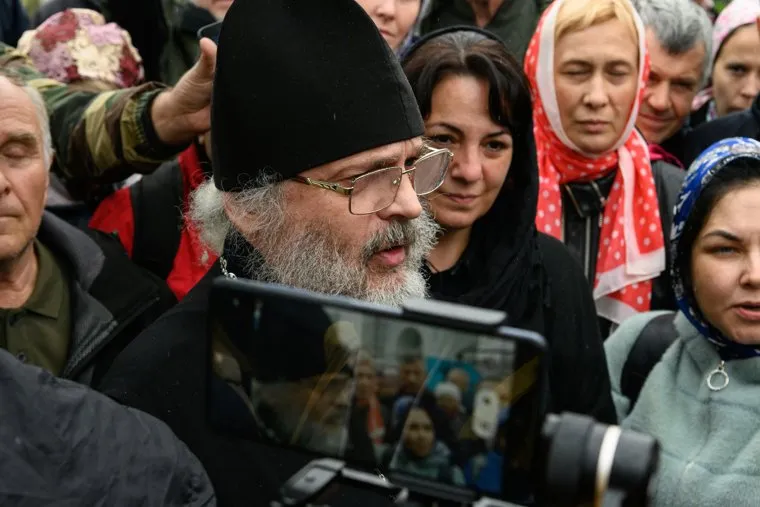 Сход сторонников схимонаха Сергия у Екатеринбургской епархии. Екатеринбург