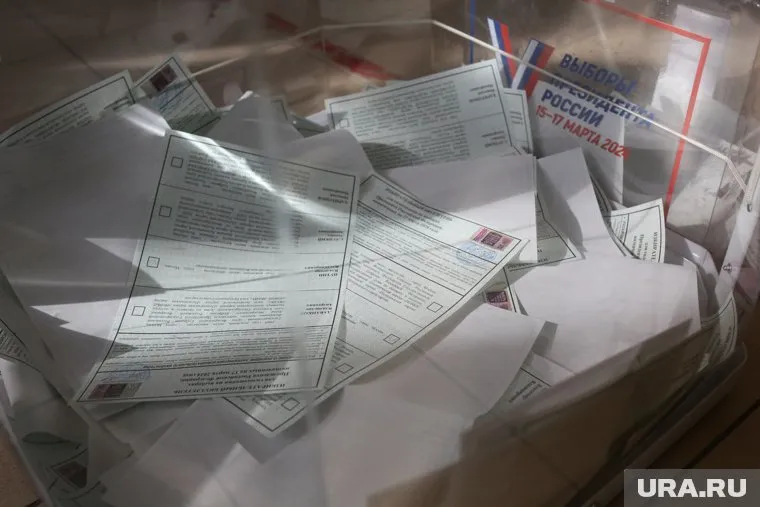 Члены УИК начали подсчет голосов