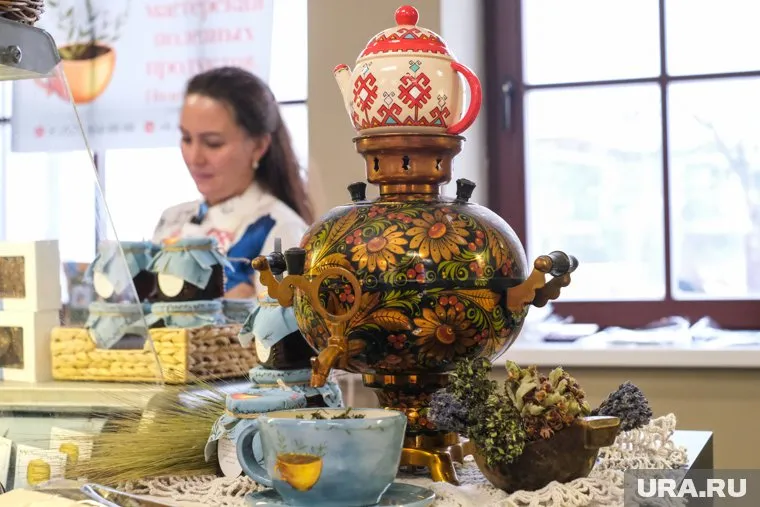 В месяц необходимо отрабатывать две ярмарки сувениров и фермерских продуктов