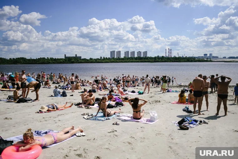 На озере летом 2025 года открыли первый городской пляж