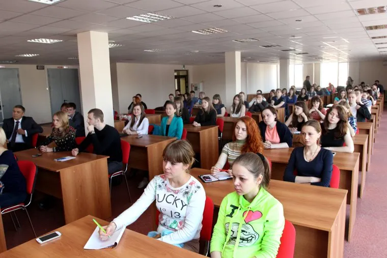 Встреча Сергея Лисовского со студентами КГУ. Курган, студенты