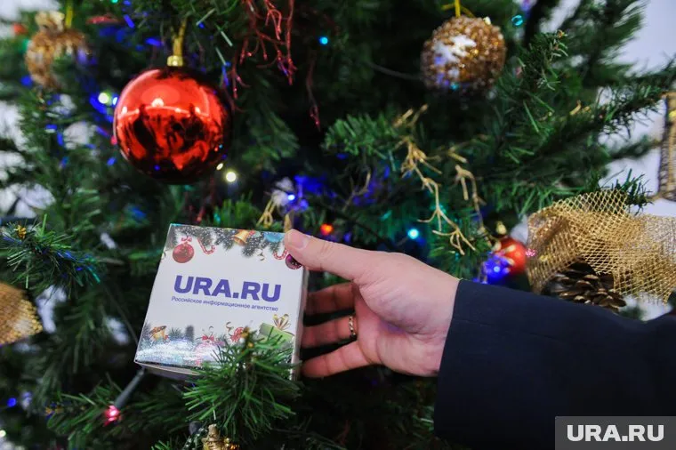 Подарки от «URA.RU» к Новому году радуют друзей агентства