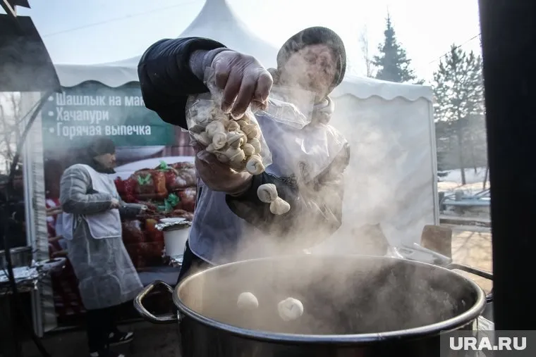 За три часа гости фестиваля съели 726 килограммов пельменей