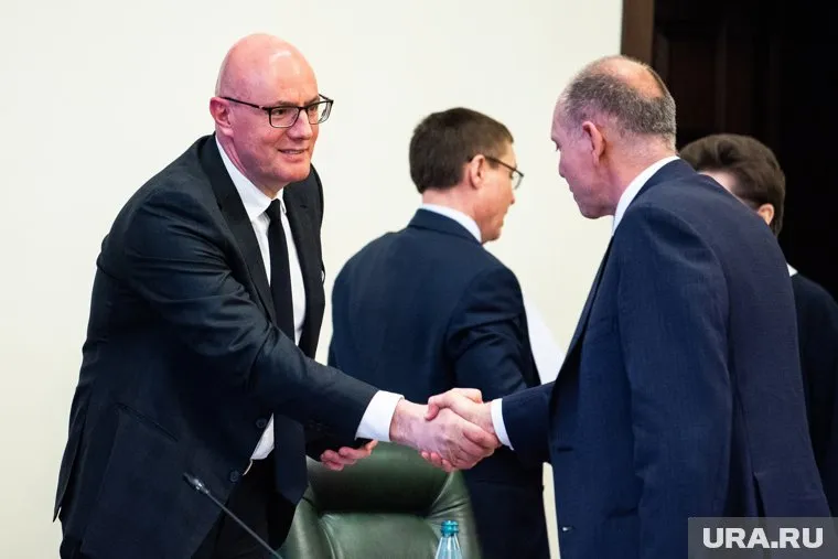 Объекты Универсиады в апреле уже проверил вице-премьер РФ Дмитрий Чернышенко (на фото слева)