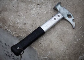 Избил молотком насмерть и спрятал тело в канализации: в Курганской области раскрыли серию убийств