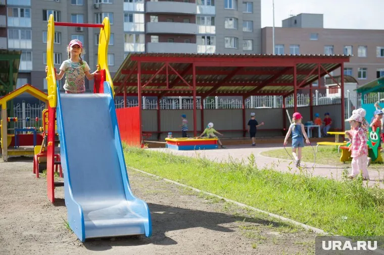 Несчастный случай на горке в детском саду Кургана спровоцировал войну в соцсетях