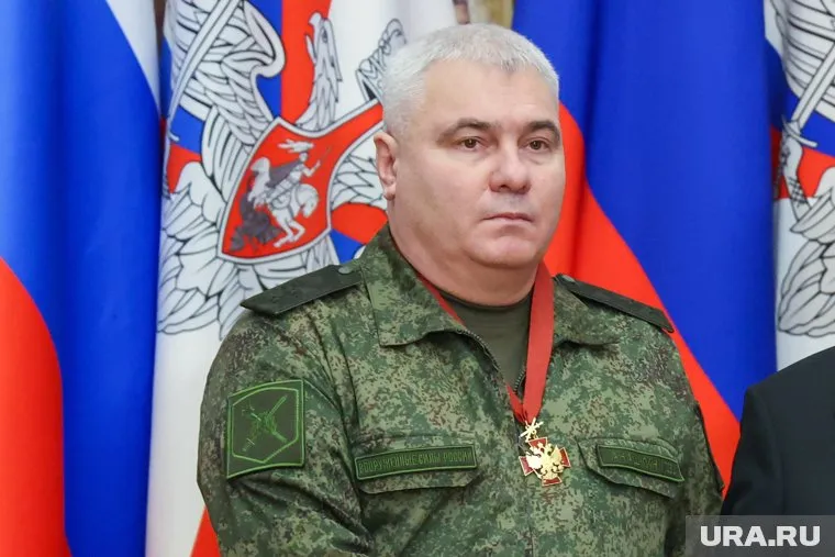 Решение о снятии Геннадия Анашкина с должности командующего группировкой "Юг" является частью плановой ротации, сообщает источник РБК (фото из архива)