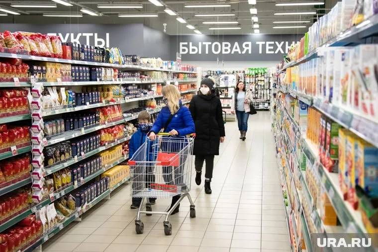 Россияне стали ходить в магазины реже, но приобретать больше продуктов