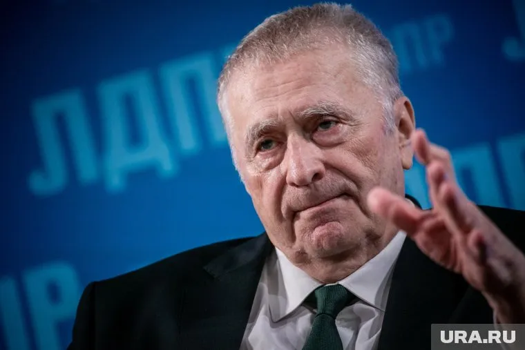 Владимир Жириновский вакцинировался против коронавируса восемь раз