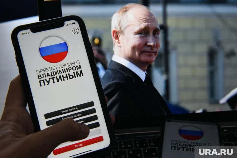 Владимир Путин выступает перед россиянами на «Прямой линии»