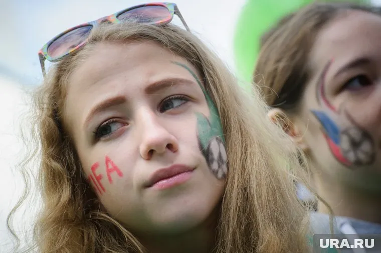 Выпускникам школ придется уступить мундиалю