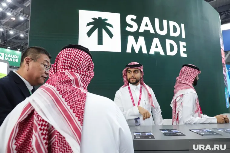 На стенде посетителей угощали не только пирожными, но и чаем