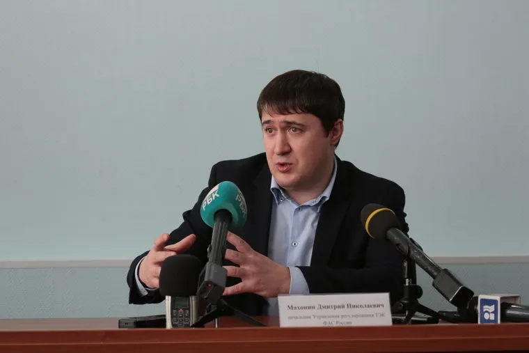 Глава Управления антимонопольного и тарифного регулирования топливно-энергетического комплекса ФАС Дмитрий Махонин во время пресс-конференции. Пермь