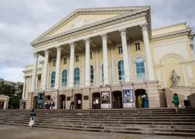 Тюменская чиновница ушла от ответа на вопрос о визите силовиков в драмтеатр