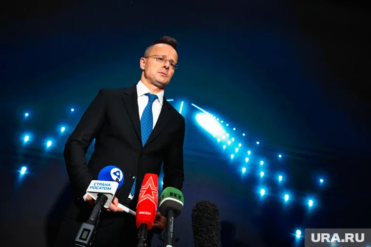 С заявлением Сийярто выступил с заявлением на фоне прекращения расследования гибели  Йожефа Шебештьен