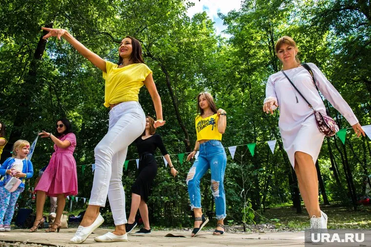 Судя по анонсу, на празднике выступит группа «Краски»