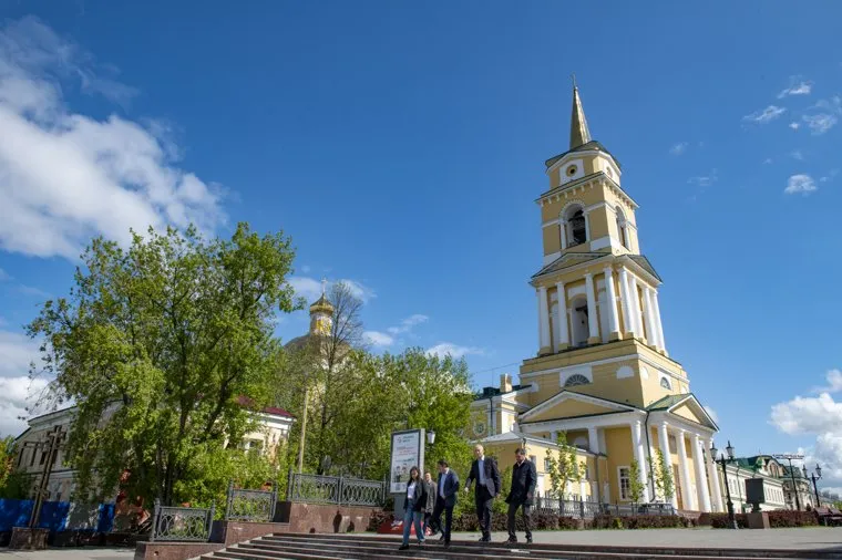 Прогулка по набережной Дмитрия Махонина и министра спорта РФ Олега Матыцина. Пермь