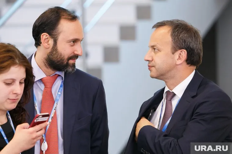 Михаил Дворкович (слева) покинул пост председателя совета директоров завода