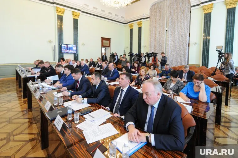 В зал, где собирается челябинское правительство, закрыт доступ для прессы