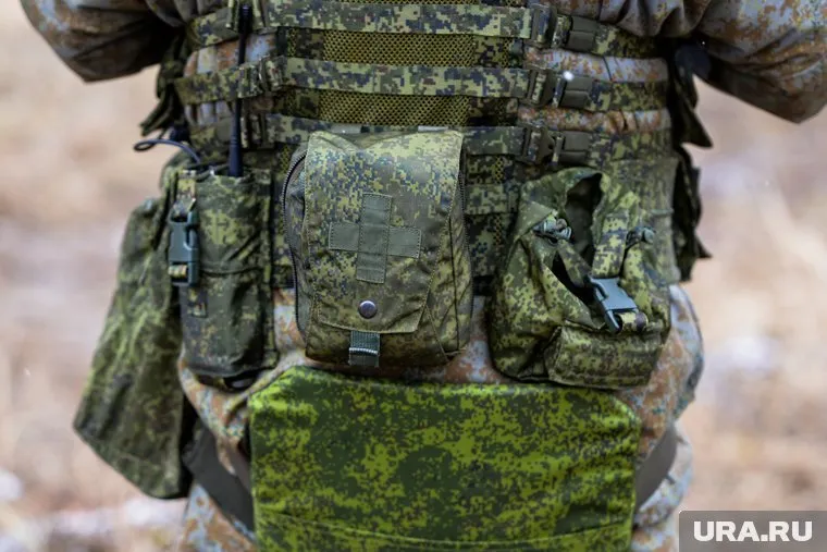 Военный также пытался продать каски и бронежилеты (архивное фото)