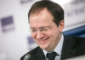 Названы имена тех, кто голосовал за лишение Мединского степени