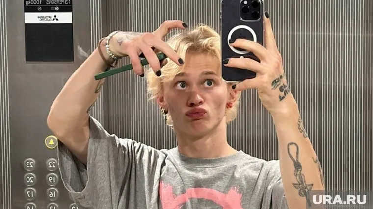 Даню Милохина избили после того, как он заглянул в окно жителя Тбилиси, сообщает Mash