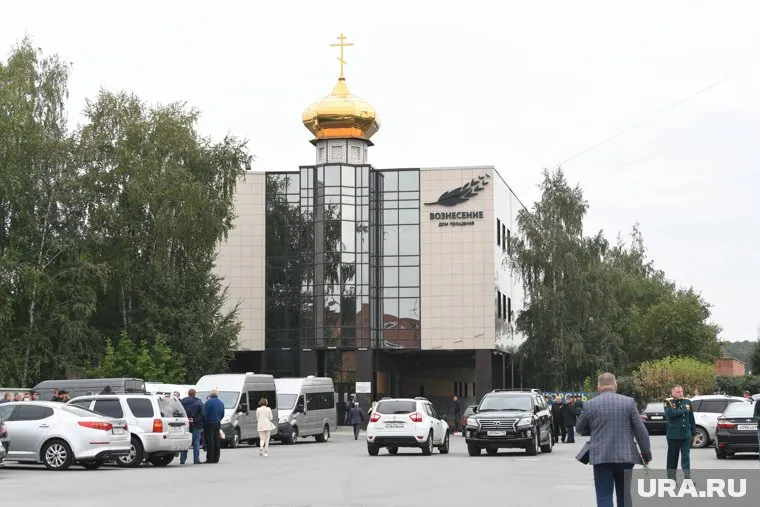 Прощание с Романом Шадриным прошло на Серафимы Дерябиной, 41а