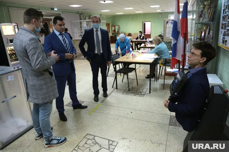 На одном из избирательных участков Перми в качестве наблюдателя задействовали человекоподобного робота
