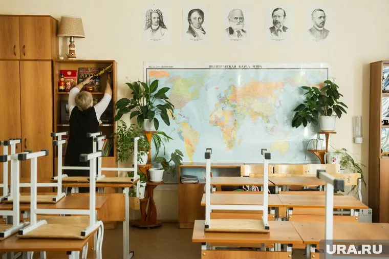 Главный санитарный врач региона предложил на неделю закрыть пермские школы