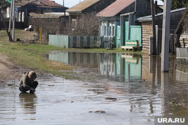 Вода постепенно подходит к населенным пунктам