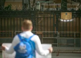 Бывший пермский заключенный, которого насиловали в колонии, вышел на пикет у Кремля
