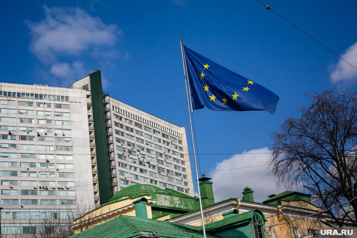 Журнал Valeurs Actuelles уточняет, что Запад выглядит максимально раздробленным